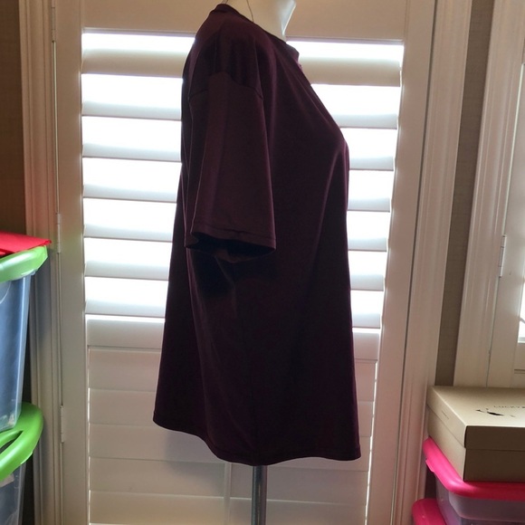 Under Armour Men's Burgundy Short Sleeve Tee - Picture 2 of 8